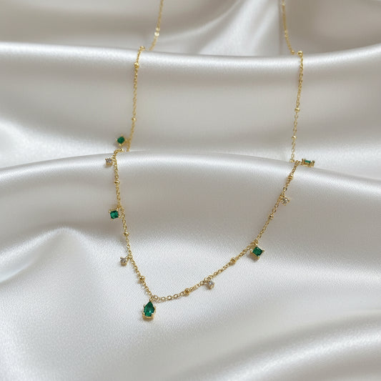 Emerald Radiance: Classic Pendant Necklace