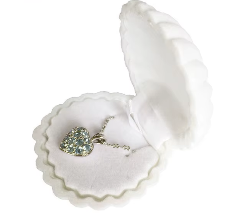 Velvet Jewelry Box – Elegant Storage for Rings & More