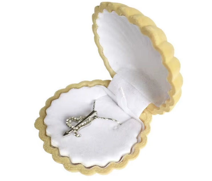 Velvet Jewelry Box – Elegant Storage for Rings & More