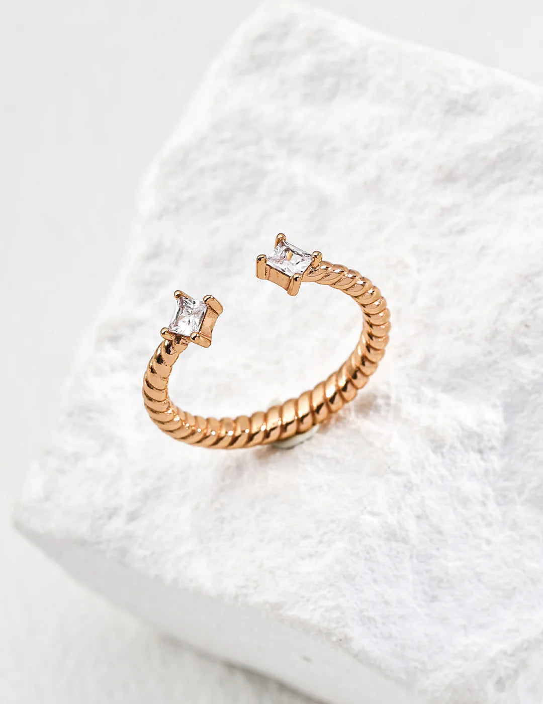 Minimalist Adjustable Zirconia Ring – Timeless Sparkle