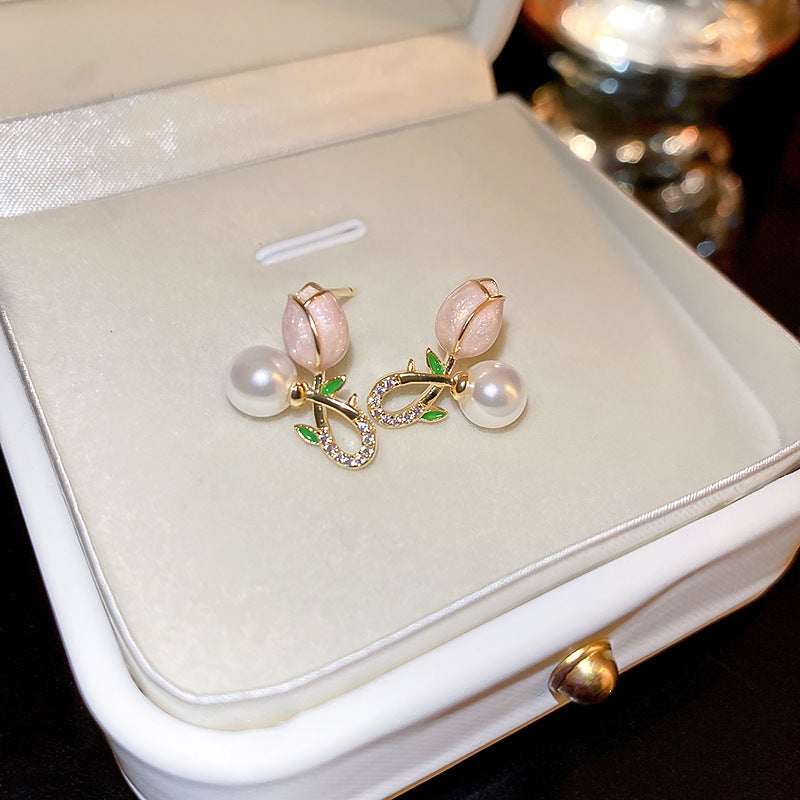 Floral Bead Earrings – Tulip-Inspired Statement Style