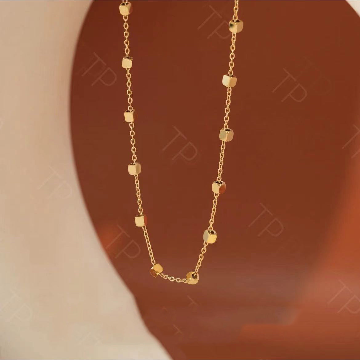 Golden Square Necklace – Minimalist Spark of Elegance