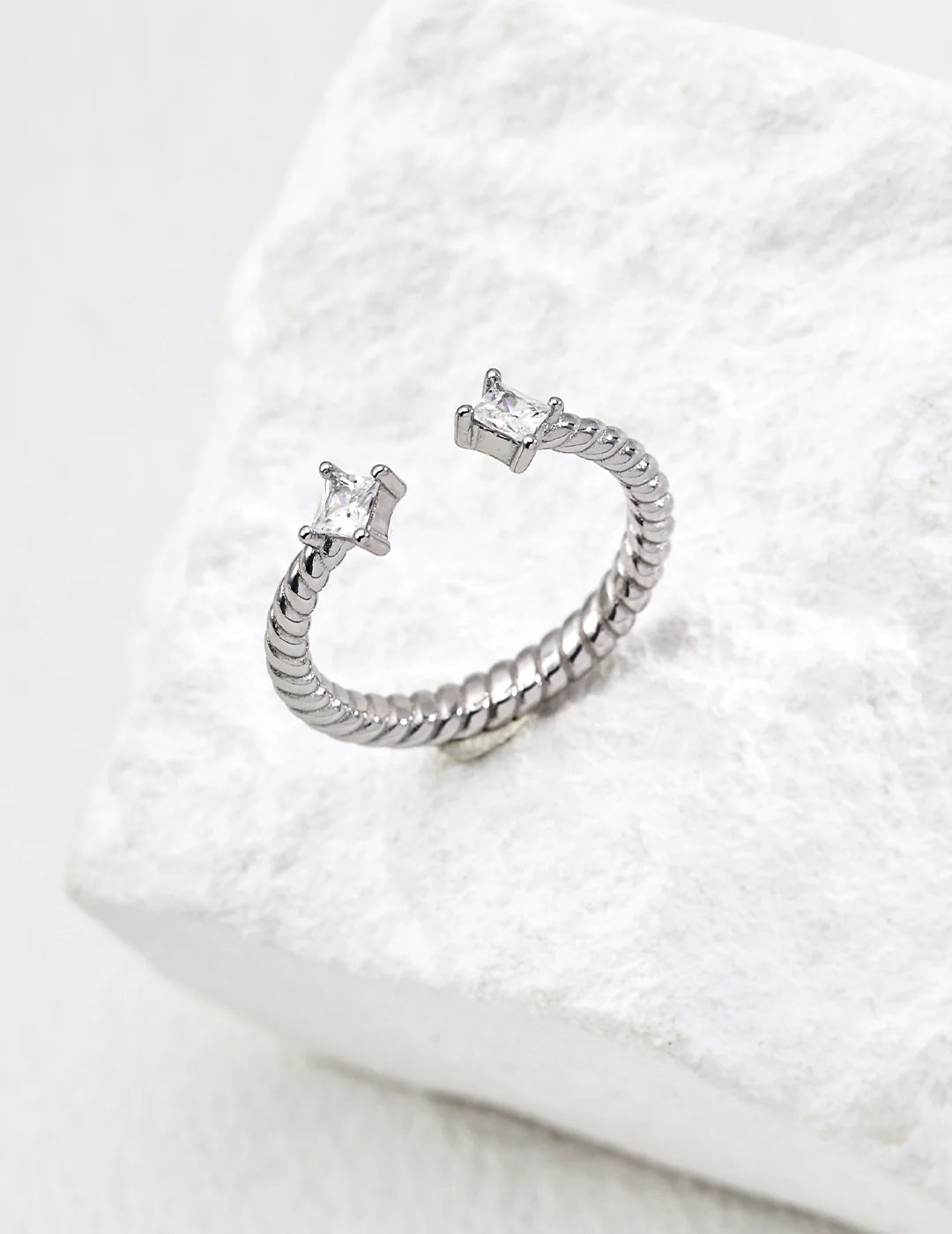 Minimalist Adjustable Zirconia Ring – Timeless Sparkle