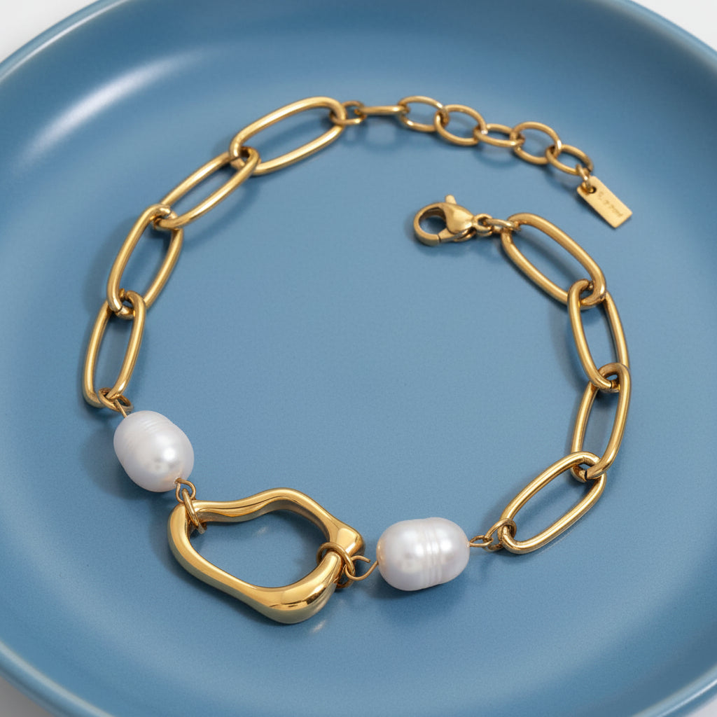 Elegant Freshwater Pearl on 18K Gold Paperclip Chain Bracelet