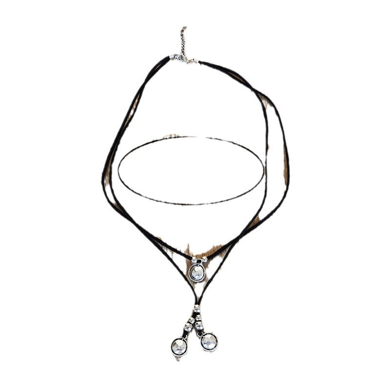 Velvet Double-Layer Pendant – Retro Charm in Gold