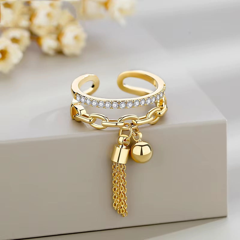 Gold Tassel Ring – Adjustable Chain with Sparkle & Edge