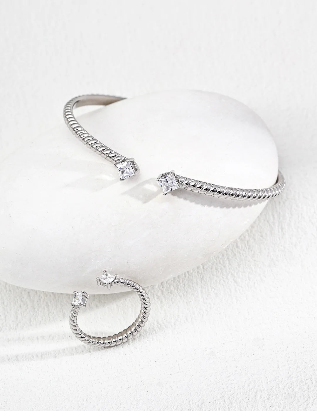 Minimalist Adjustable Zirconia Ring – Timeless Sparkle