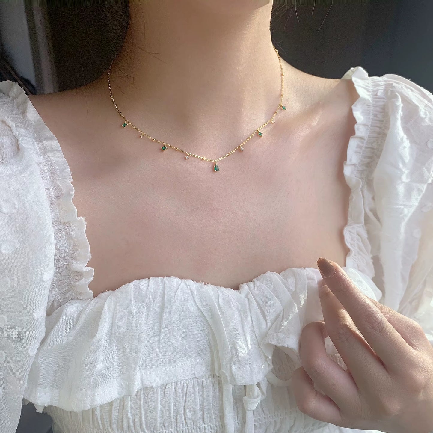 Emerald Radiance: Classic Pendant Necklace