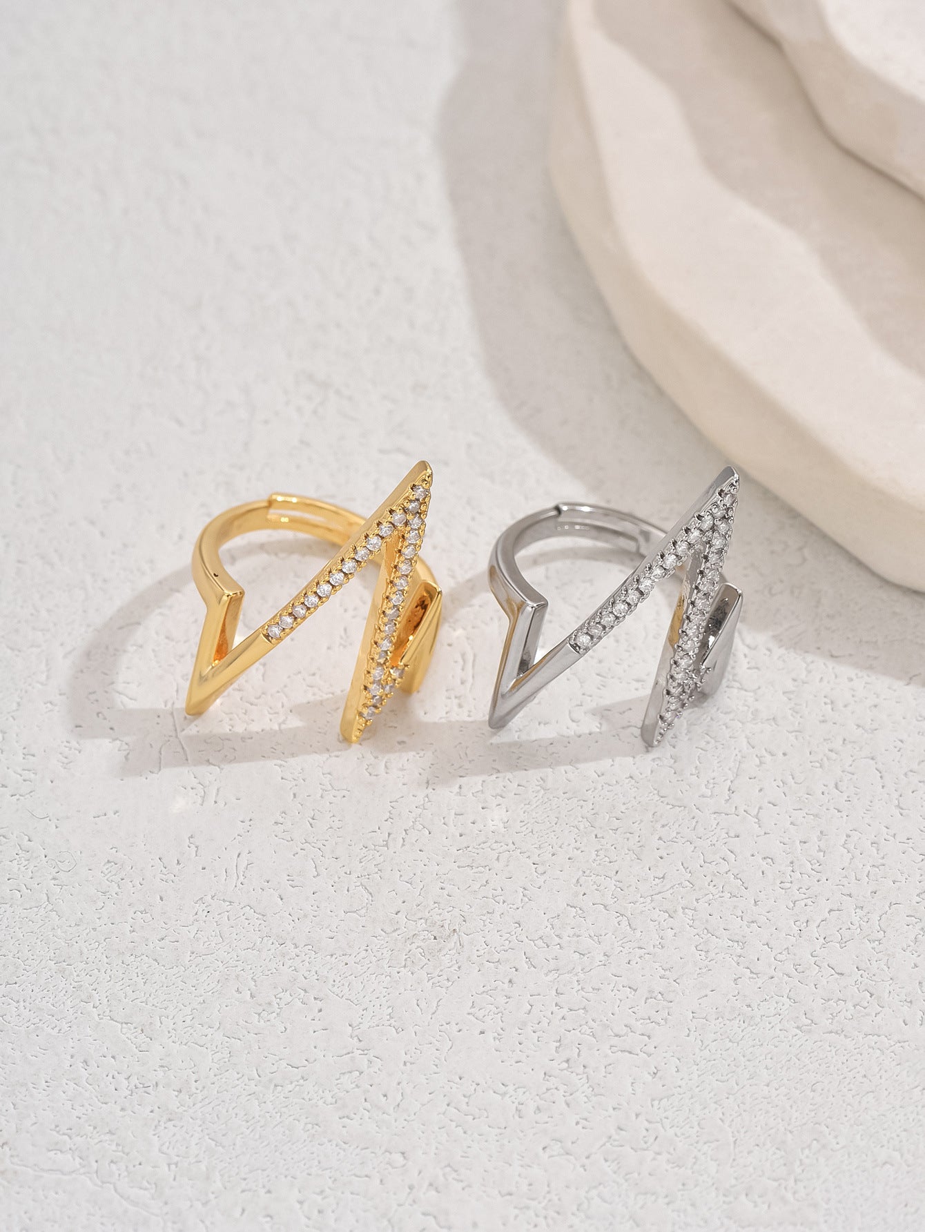 Modern Zircon Open Ring–  Fashion-Forward Elegant Glamour
