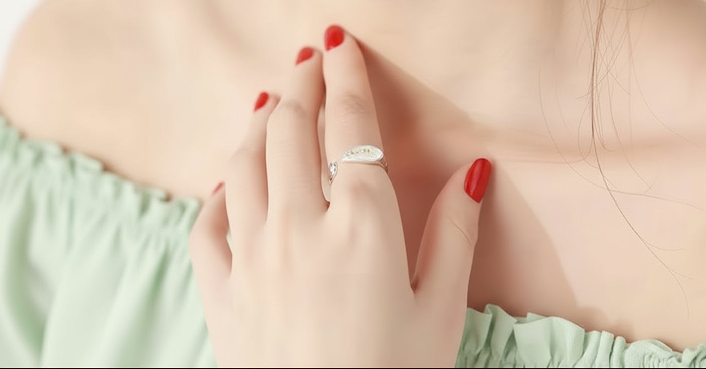 Silver Bloom Ring – Elegant Floral Adjustable Style