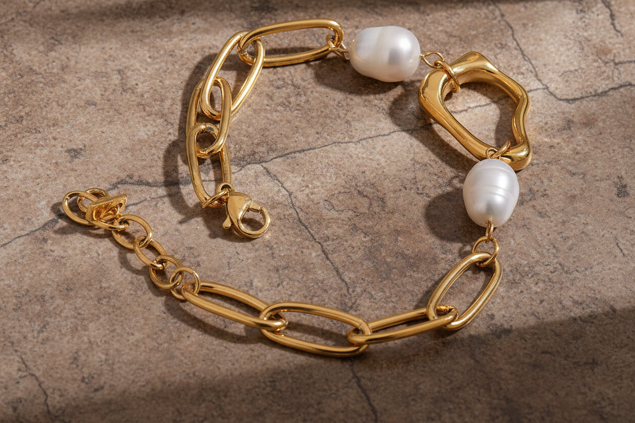 Elegant Freshwater Pearl on 18K Gold Paperclip Chain Bracelet