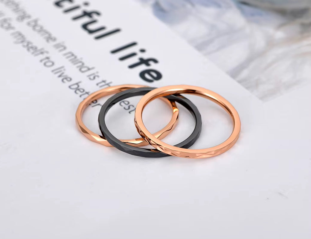 Dual-Tone Vow Band – Classic Love, Modern Ring