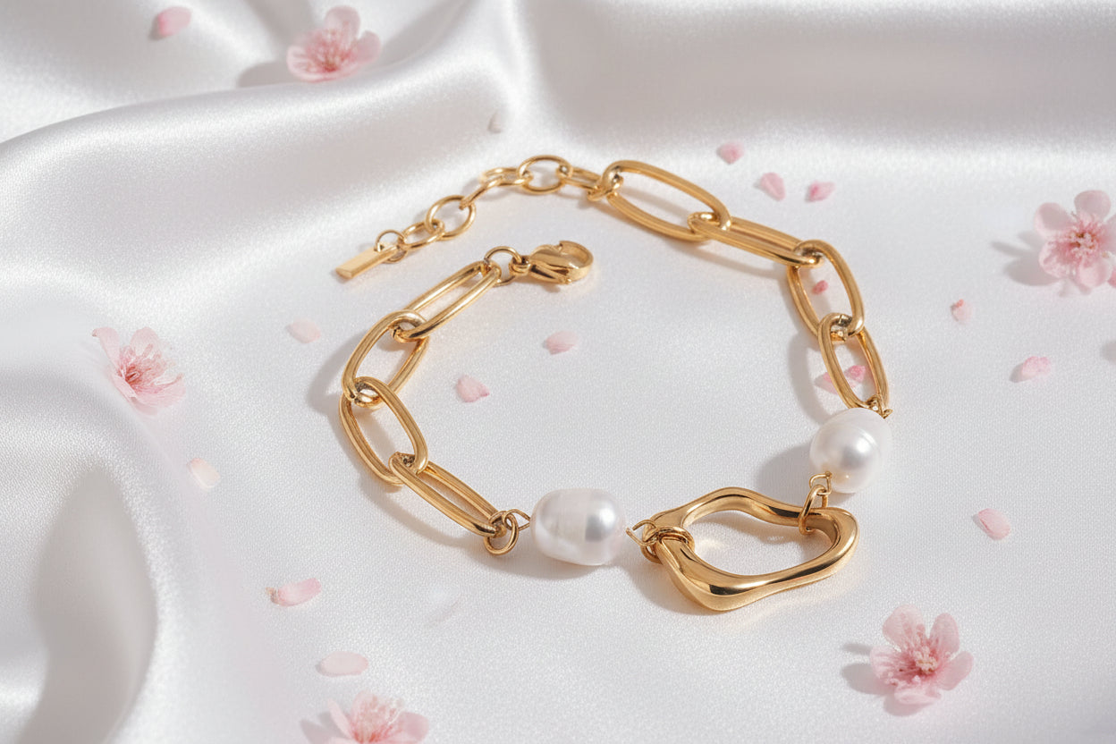 Elegant Freshwater Pearl on 18K Gold Paperclip Chain Bracelet