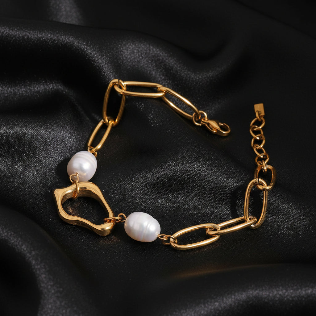Elegant Freshwater Pearl on 18K Gold Paperclip Chain Bracelet
