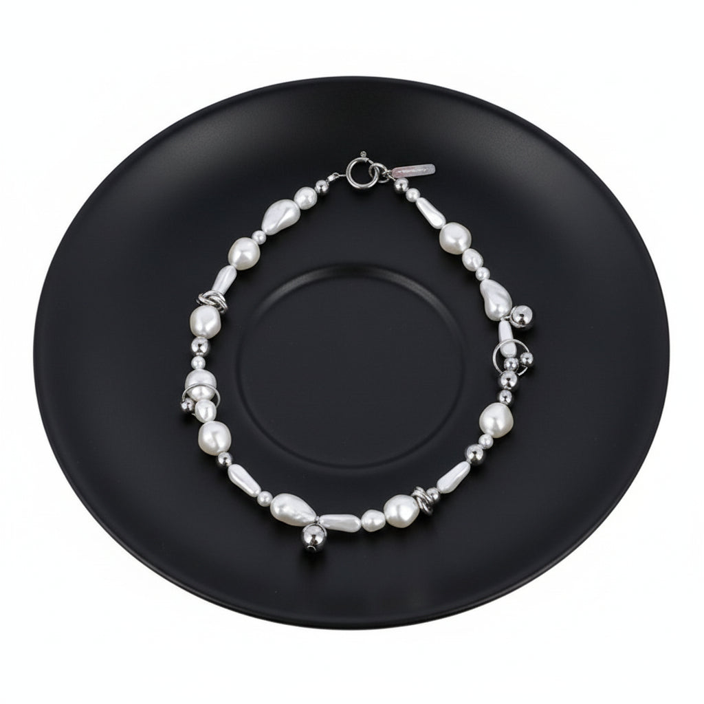 Lustrous Grace with Pearl Glow – Imitation Pearl Necklace