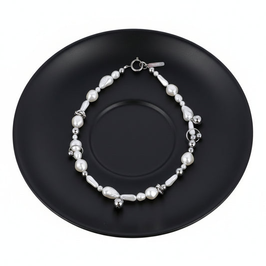 Lustrous Grace with Pearl Glow – Imitation Pearl Necklace