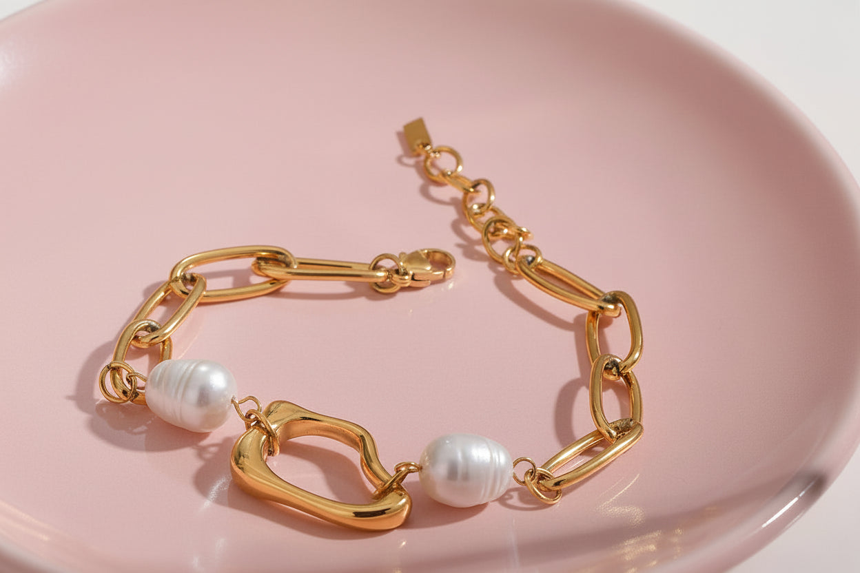 Elegant Freshwater Pearl on 18K Gold Paperclip Chain Bracelet