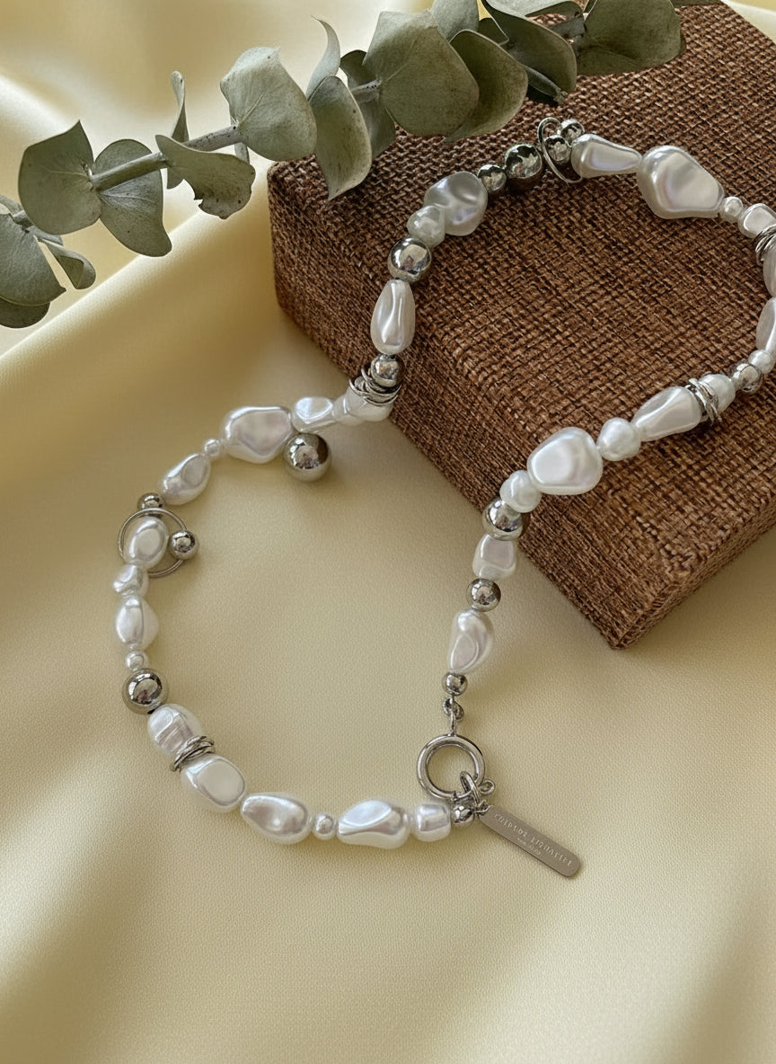 Lustrous Grace with Pearl Glow – Imitation Pearl Necklace